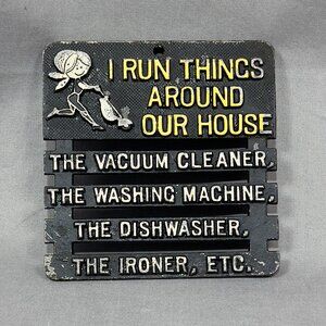 Vtg I Run Things Cast Iron Hot Plate Trivet Funny Cleaning Home Decor Folk Art